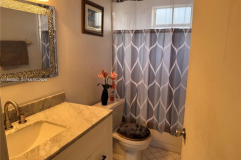 Condo in Pembroke Pines, Florida, 1 bedroom  № 2064500 - photo 17