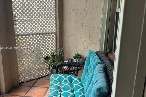 Condo in Pembroke Pines, Florida, 1 bedroom  № 2064500 - photo 3