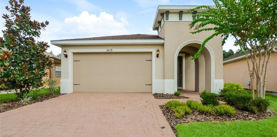 House in Poinciana, Florida 2 bedrooms, 158.21 sq.m. № 1561511
