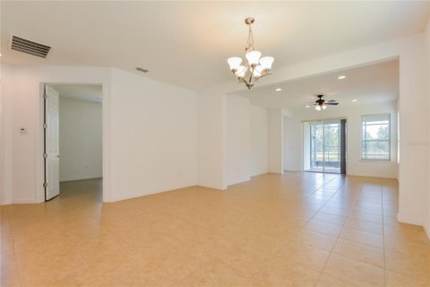 House in Poinciana, Florida 2 bedrooms, 158.21 sq.m. № 1561511 - photo 3