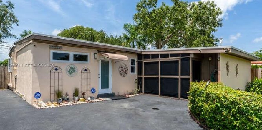 House in Fort Lauderdale, Florida 3 bedrooms, 135.27 sq.m. № 2010489