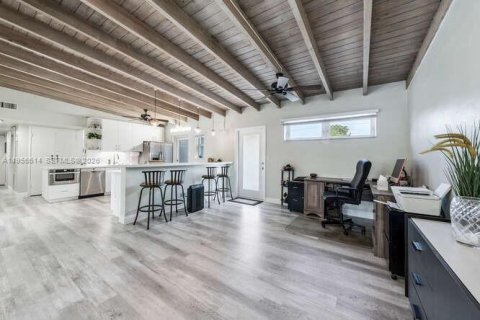 House in Fort Lauderdale, Florida 3 bedrooms, 135.27 sq.m. № 2010489 - photo 2