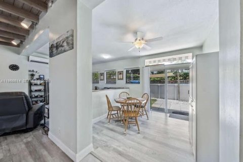 House in Fort Lauderdale, Florida 3 bedrooms, 135.27 sq.m. № 2010489 - photo 8