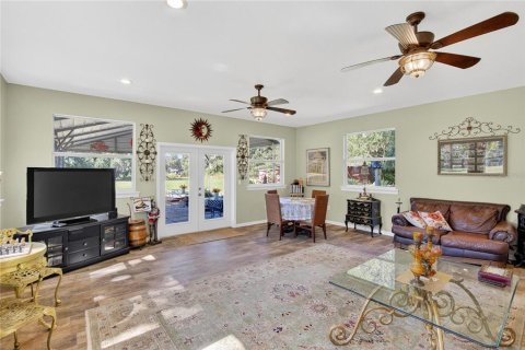 House in Plant City, Florida 3 bedrooms, 285.95 sq.m. № 2114384 - photo 12