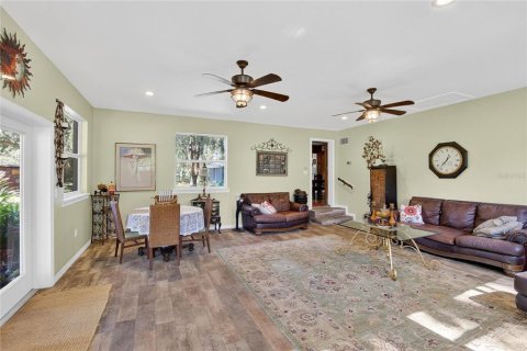 House in Plant City, Florida 3 bedrooms, 285.95 sq.m. № 2114384 - photo 10
