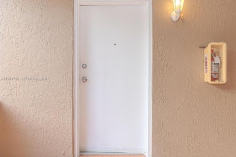 Снять в аренду кондоминиум в Хайалиа, Флорида 2 спальни, 91.6м2, № 2024872 - фото 5