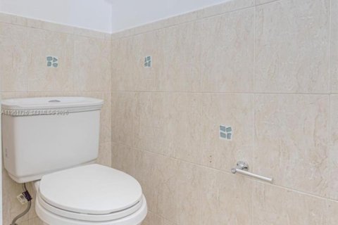 Снять в аренду кондоминиум в Хайалиа, Флорида 2 спальни, 91.6м2, № 2024872 - фото 12