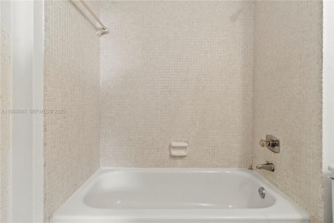 Купить кондоминиум в Окленд-Парк, Флорида 2 спальни, 90.58м2, № 2009312 - фото 23