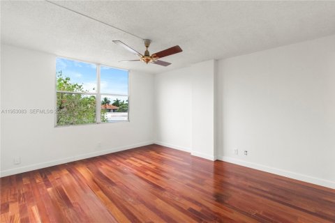 Купить кондоминиум в Окленд-Парк, Флорида 2 спальни, 90.58м2, № 2009312 - фото 10