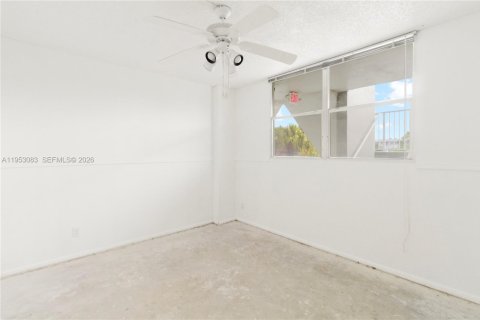 Купить кондоминиум в Окленд-Парк, Флорида 2 спальни, 90.58м2, № 2009312 - фото 18