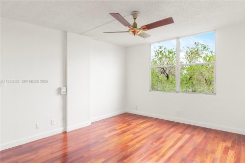 Купить кондоминиум в Окленд-Парк, Флорида 2 спальни, 90.58м2, № 2009312 - фото 11