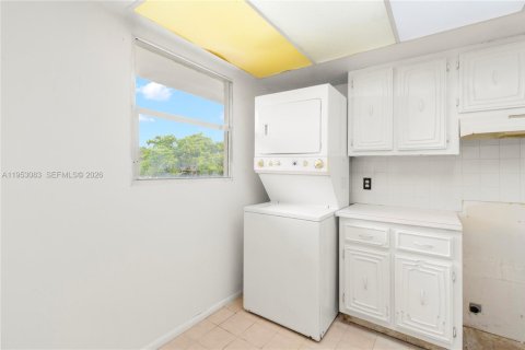 Купить кондоминиум в Окленд-Парк, Флорида 2 спальни, 90.58м2, № 2009312 - фото 25