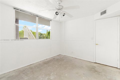 Купить кондоминиум в Окленд-Парк, Флорида 2 спальни, 90.58м2, № 2009312 - фото 17