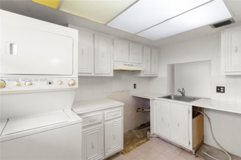 Купить кондоминиум в Окленд-Парк, Флорида 2 спальни, 90.58м2, № 2009312 - фото 26