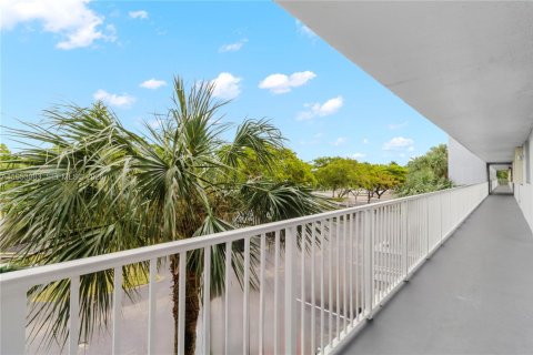 Купить кондоминиум в Окленд-Парк, Флорида 2 спальни, 90.58м2, № 2009312 - фото 30