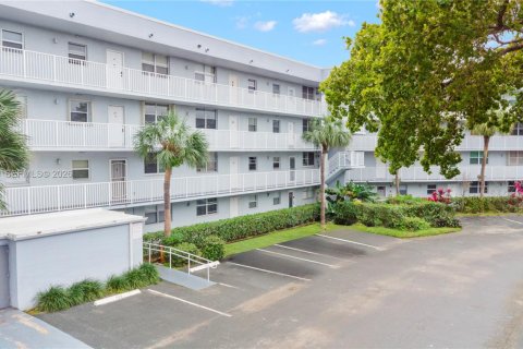 Кондоминиум с 2 спальнями в Окленд-Парк, Флорида № 2009312