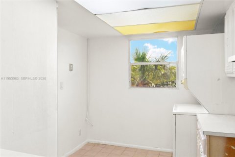 Купить кондоминиум в Окленд-Парк, Флорида 2 спальни, 90.58м2, № 2009312 - фото 24