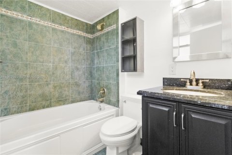 Купить кондоминиум в Окленд-Парк, Флорида 2 спальни, 90.58м2, № 2009312 - фото 14