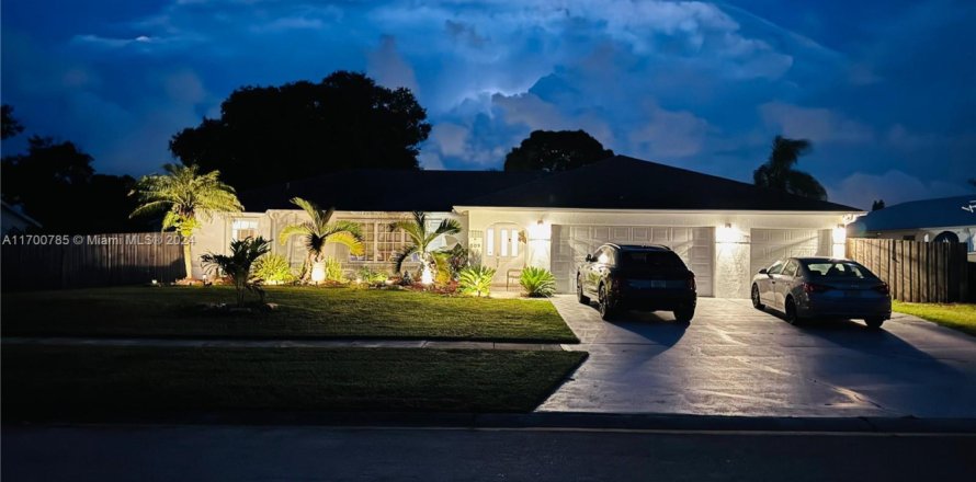 Villa ou maison à Port St. Lucie, Floride 4 chambres № 1947714