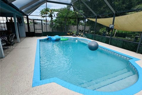 Villa ou maison à vendre à Port St. Lucie, Floride: 4 chambres № 1947714 - photo 8