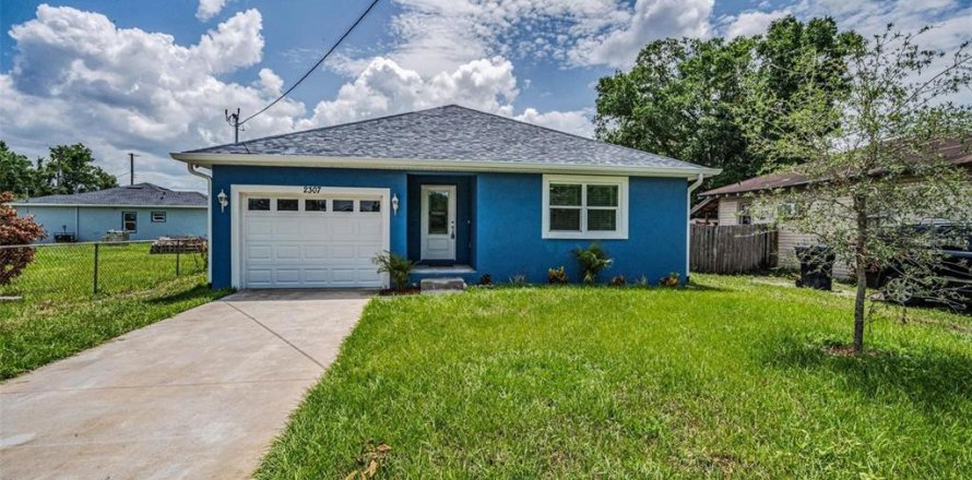 House in Tampa, Florida 3 bedrooms, 126.9 sq.m. № 2341881