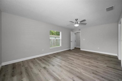 House in Tampa, Florida 3 bedrooms, 126.9 sq.m. № 2341881 - photo 15