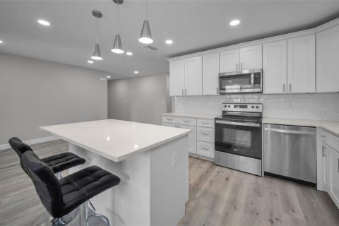House in Tampa, Florida 3 bedrooms, 126.9 sq.m. № 2341881 - photo 7