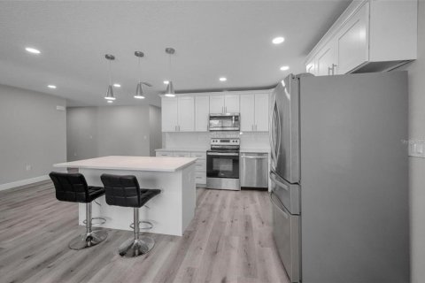 House in Tampa, Florida 3 bedrooms, 126.9 sq.m. № 2341881 - photo 6