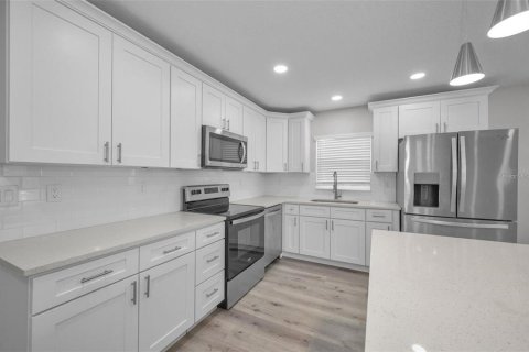 House in Tampa, Florida 3 bedrooms, 126.9 sq.m. № 2341881 - photo 3
