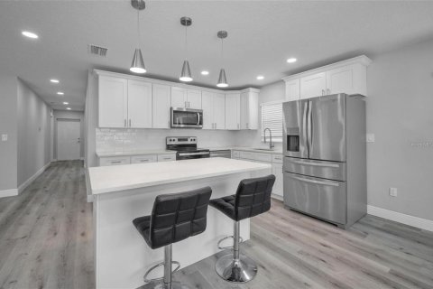 House in Tampa, Florida 3 bedrooms, 126.9 sq.m. № 2341881 - photo 5