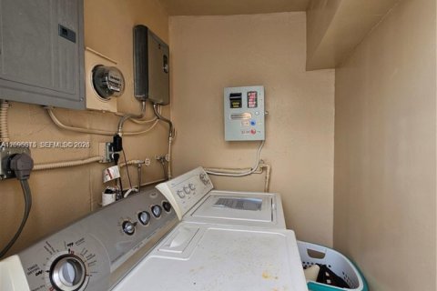 Villa ou maison à vendre à Hialeah, Floride: 4 chambres, 117.71 m2 № 2386845 - photo 26