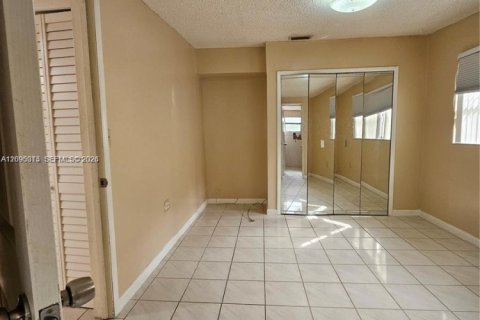 Villa ou maison à vendre à Hialeah, Floride: 4 chambres, 117.71 m2 № 2386845 - photo 22