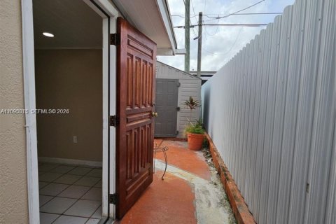 Villa ou maison à vendre à Hialeah, Floride: 4 chambres, 117.71 m2 № 2386845 - photo 25