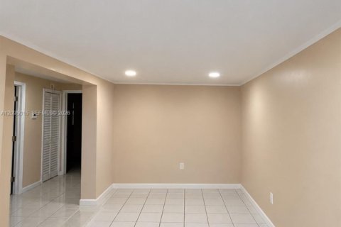 Villa ou maison à vendre à Hialeah, Floride: 4 chambres, 117.71 m2 № 2386845 - photo 16