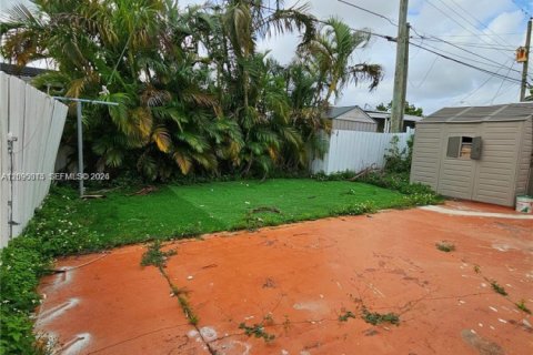 Villa ou maison à vendre à Hialeah, Floride: 4 chambres, 117.71 m2 № 2386845 - photo 27