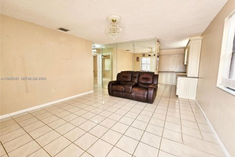 Villa ou maison à vendre à Hialeah, Floride: 4 chambres, 117.71 m2 № 2386845 - photo 3