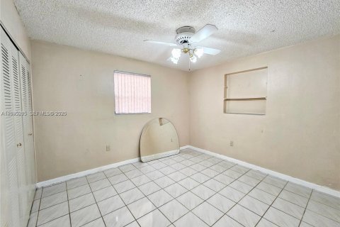 Villa ou maison à vendre à Hialeah, Floride: 4 chambres, 117.71 m2 № 2386845 - photo 9