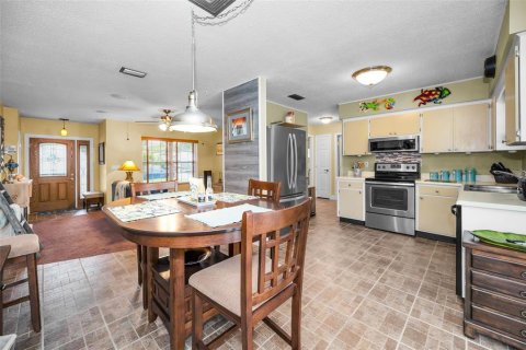House in Largo, Florida 3 bedrooms, 112.97 sq.m. № 1802436 - photo 11