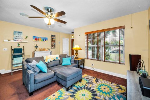 House in Largo, Florida 3 bedrooms, 112.97 sq.m. № 1802436 - photo 7