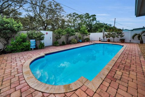 House in Largo, Florida 3 bedrooms, 112.97 sq.m. № 1802436 - photo 2