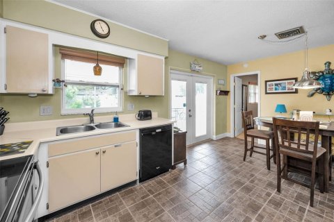 House in Largo, Florida 3 bedrooms, 112.97 sq.m. № 1802436 - photo 15