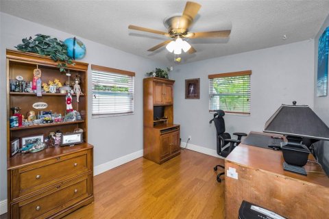House in Largo, Florida 3 bedrooms, 112.97 sq.m. № 1802436 - photo 25