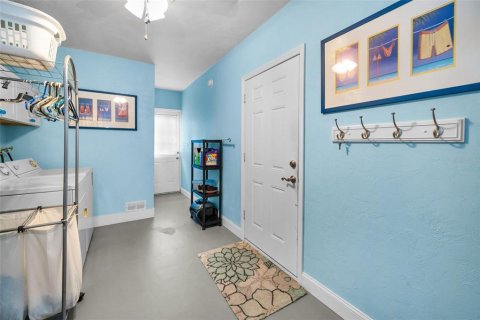 House in Largo, Florida 3 bedrooms, 112.97 sq.m. № 1802436 - photo 27