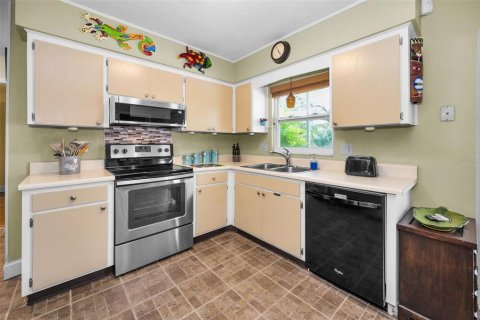 House in Largo, Florida 3 bedrooms, 112.97 sq.m. № 1802436 - photo 12