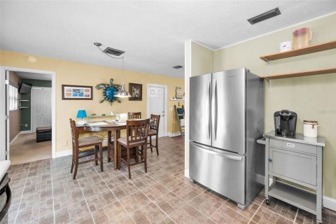 House in Largo, Florida 3 bedrooms, 112.97 sq.m. № 1802436 - photo 14