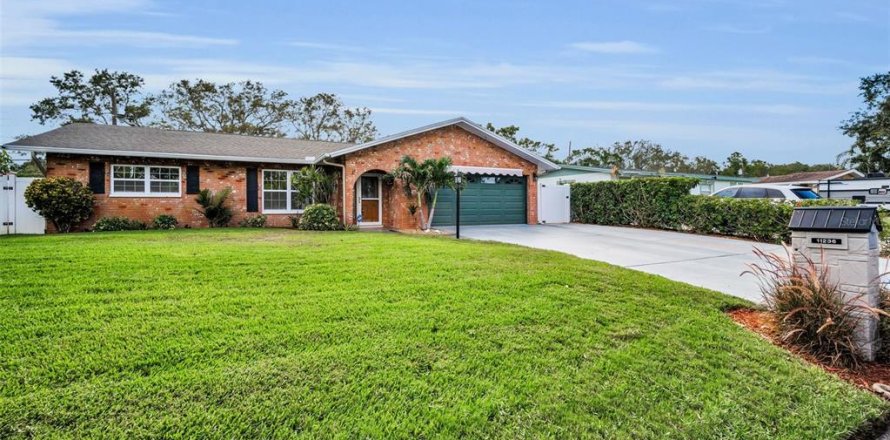 House in Largo, Florida 3 bedrooms, 112.97 sq.m. № 1802436