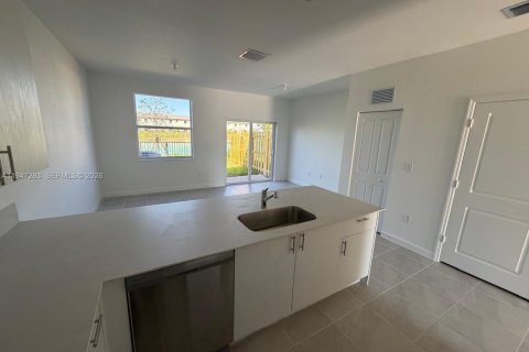 Adosado en alquiler en Homestead, Florida, 3 dormitorios, 131.36 m2 № 2054332 - foto 5