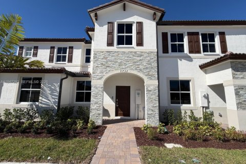 Adosado en Homestead, Florida 3 dormitorios, 131.36 m2 № 2054332