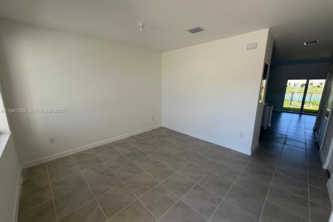 Adosado en alquiler en Homestead, Florida, 3 dormitorios, 131.36 m2 № 2054332 - foto 2