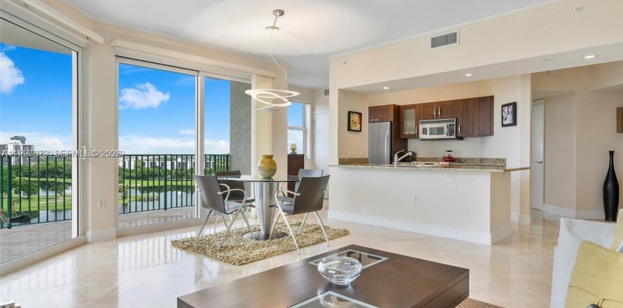 Condo à Aventura, Floride, 2 chambres № 2089848